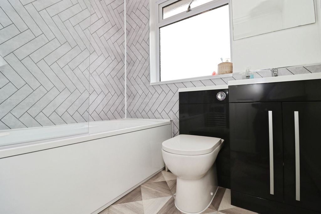 Property photo 3 of 25 Pbox-Img.Jpg