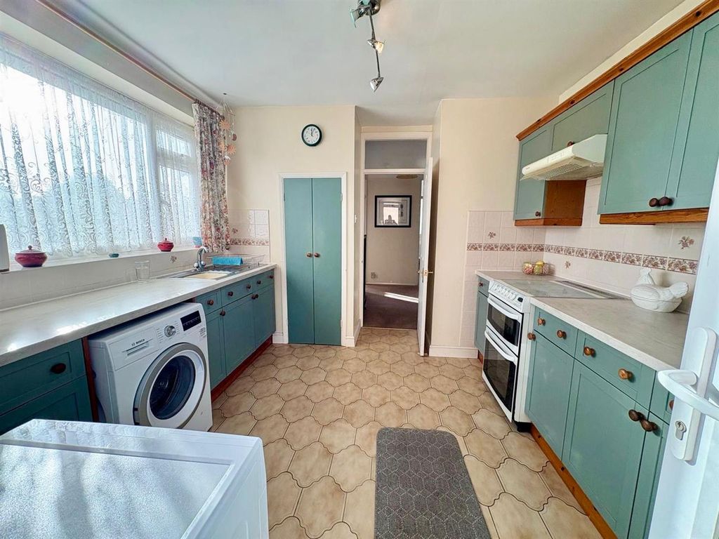 Property photo 3 of 23 Kitchen