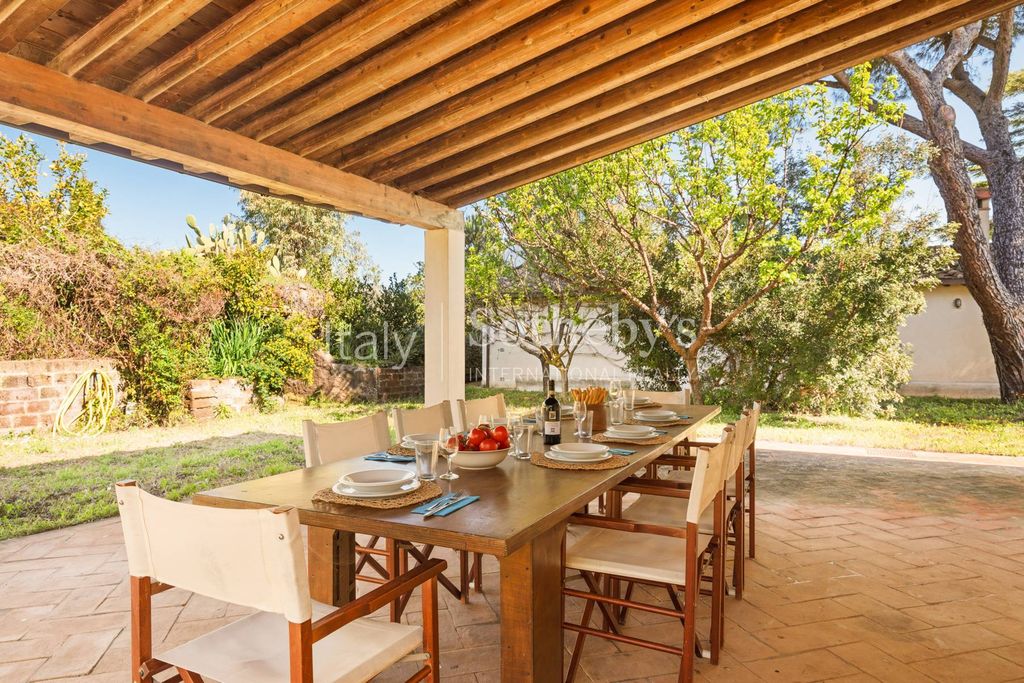 Property photo 2 of 24