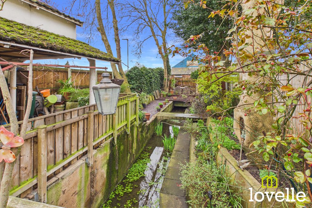 Property photo 2 of 30