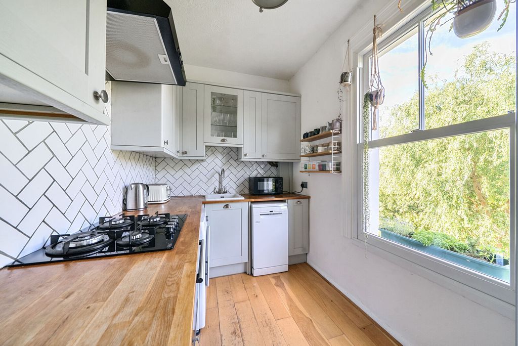 Property photo 3 of 15 Kitchen