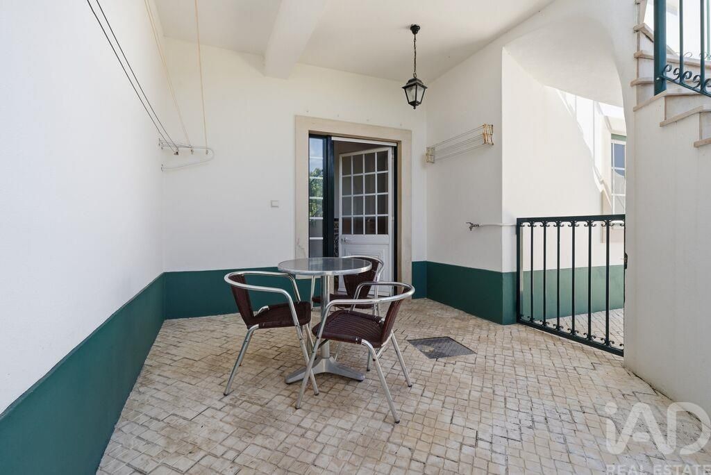 Property photo 2 of 32