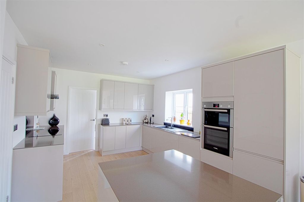 Property photo 3 of 28 Kitch Dinew6.Jpg
