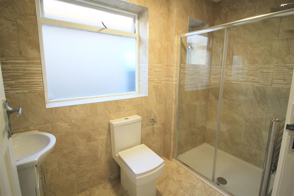 Property photo 3 of 7 Shower Room