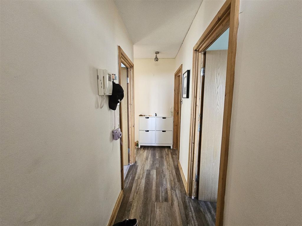 Property photo 3 of 9 Photo-2024-08-09-13-32-44.Jpeg