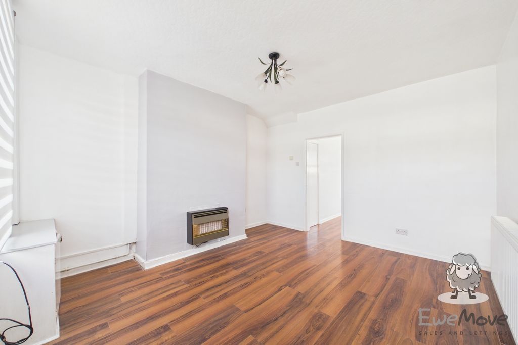 Property photo 2 of 10 Cam01866G0-Pr0592-Still003