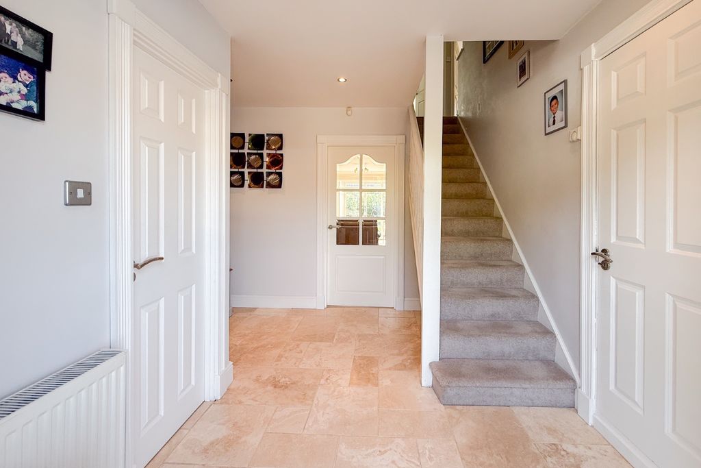 Property photo 2 of 15 5198253