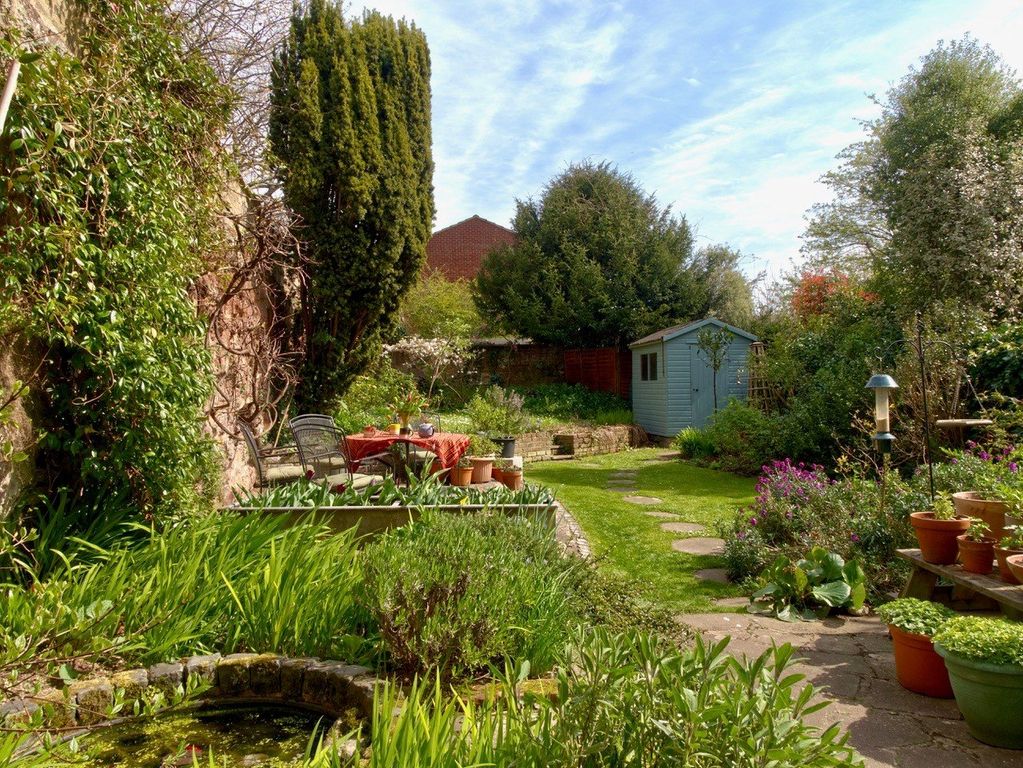 Property photo 2 of 17 Garden