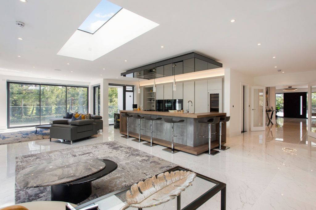 Property photo 3 of 35