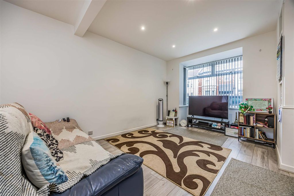 Property photo 2 of 16 Maurice Road, Milton-Small-Porticomarketing-Nexa-1