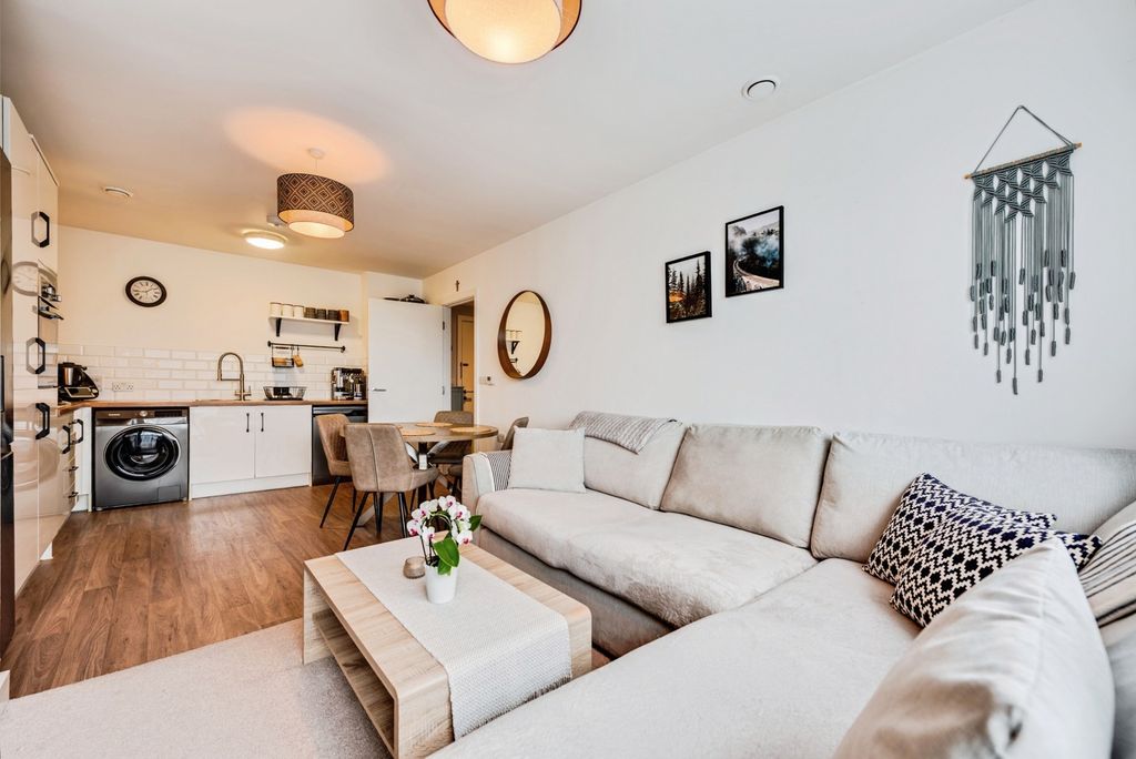 Property photo 3 of 19 Pbox-Img.Jpg