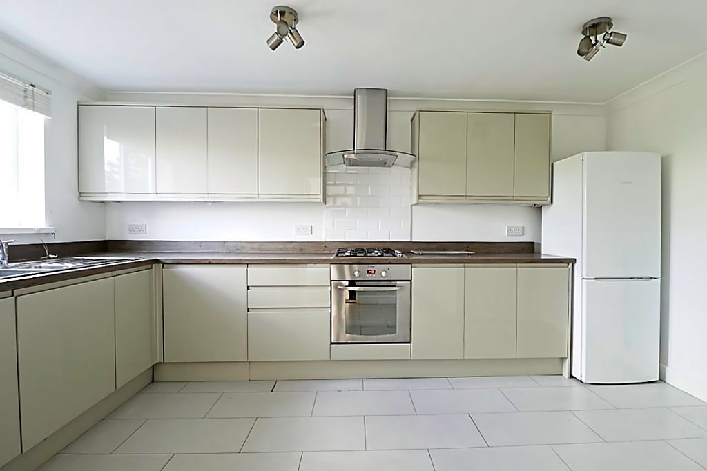 Property photo 2 of 14 Kitchen