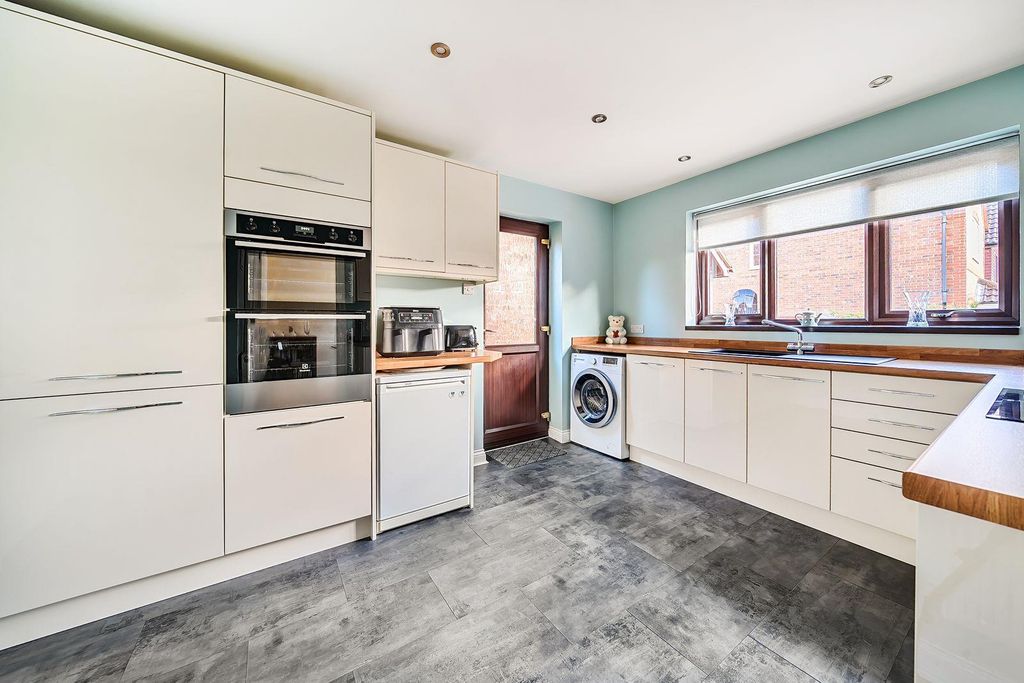 Property photo 1 of 19 Kitchen 1.Jpeg