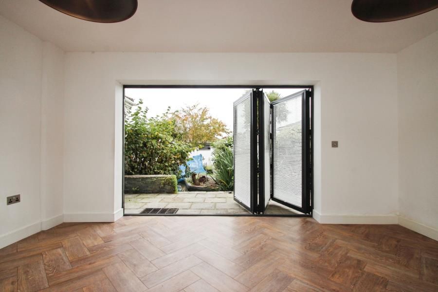 Property photo 3 of 25