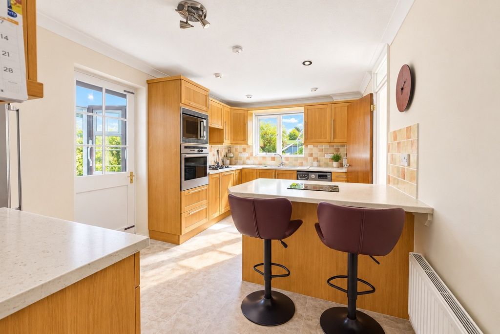 Property photo 3 of 12 Gallery
