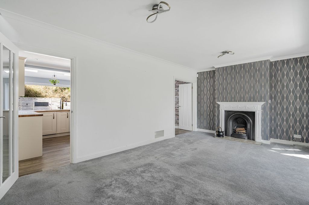 Property photo 2 of 30 Sitting Room