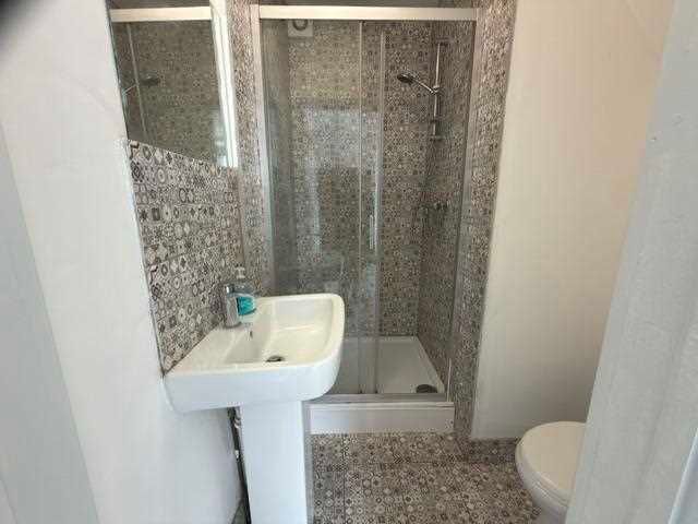 Property photo 3 of 10 Ensuite