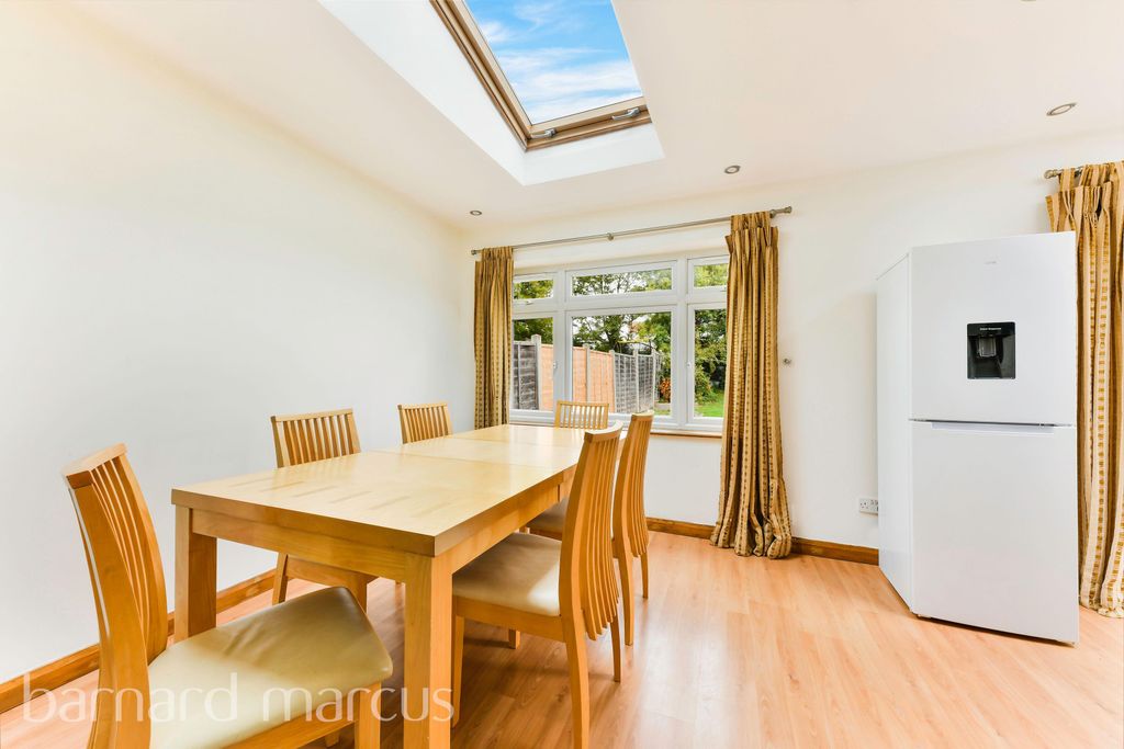 Property photo 3 of 11 Breakfast Room