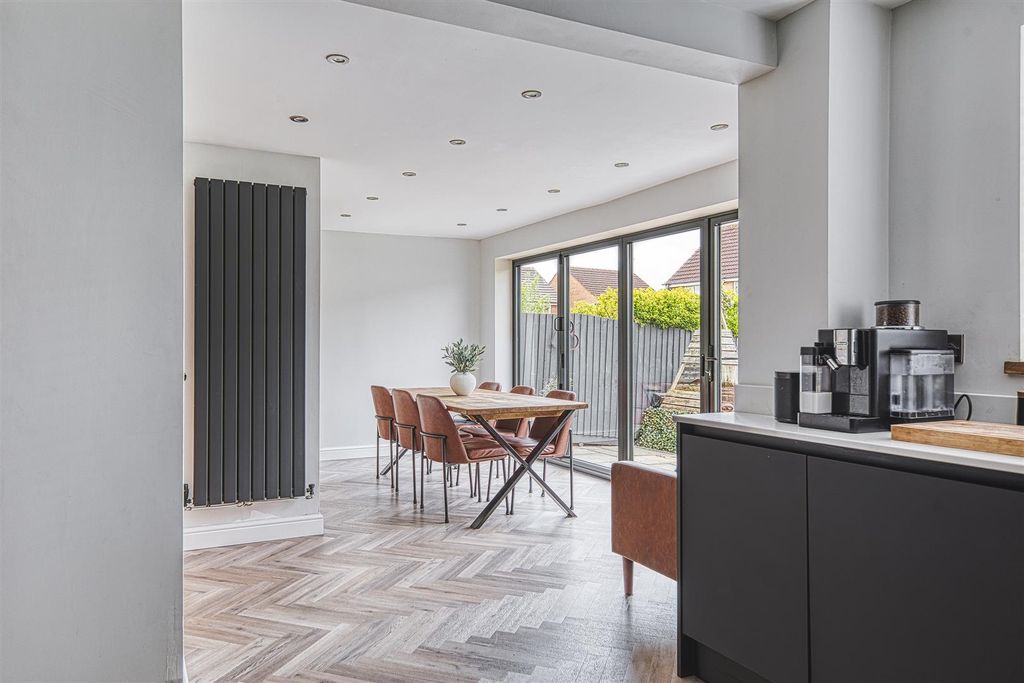 Property photo 3 of 34