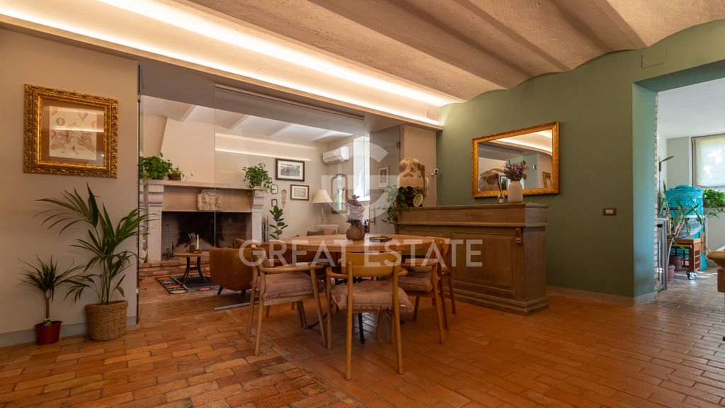 Property photo 2 of 55 Interiors