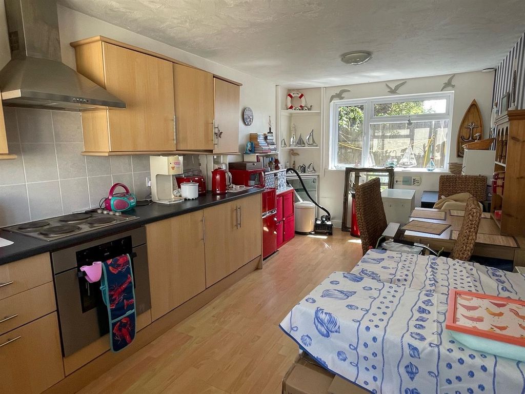 Property photo 2 of 17 Kitchen..Jpg