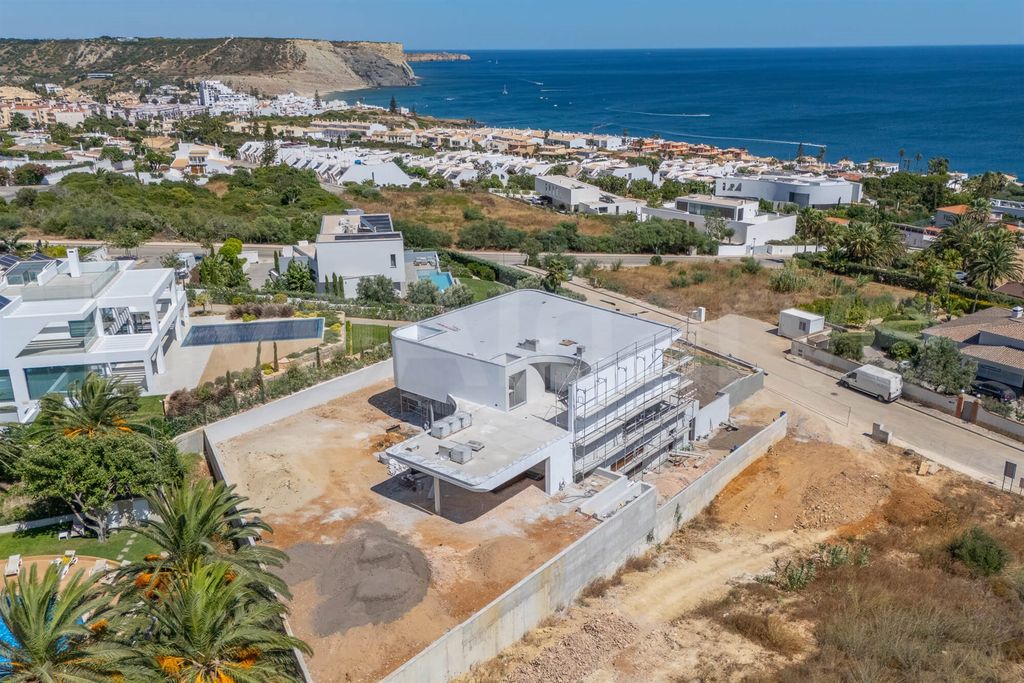 Property photo 1 of 17 Luxury | New Lavish T3+1 Villa At Reserva Da Luz For Sale - Lagos