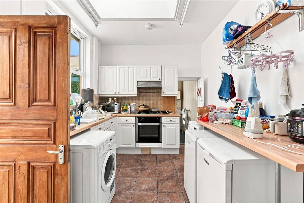 Property photo 2 of 18 Kitchen