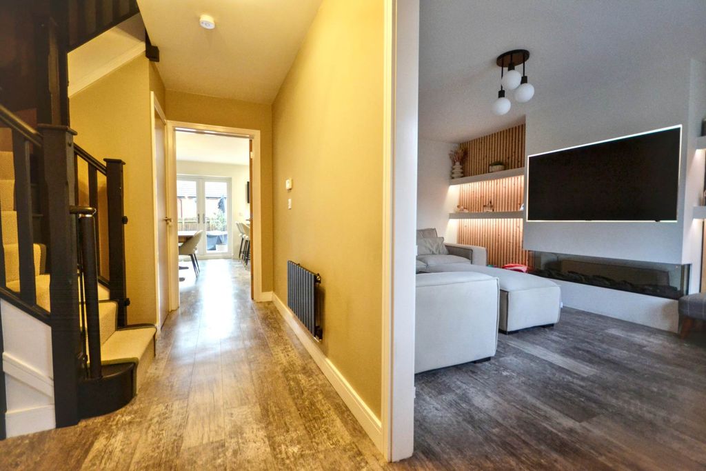 Property photo 2 of 22