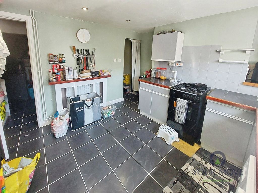 Property photo 3 of 8 Kitchen