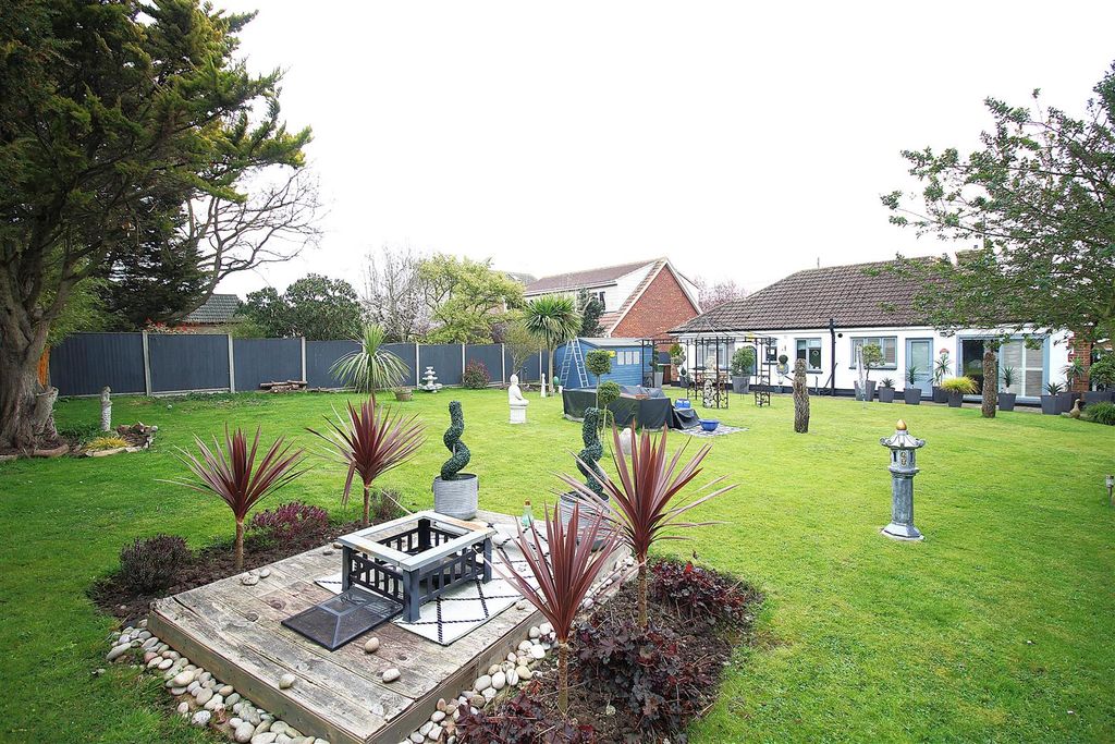 Property photo 1 of 18 Rear Garden