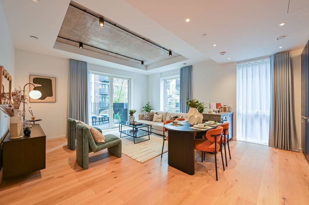 Property photo 1 of 28