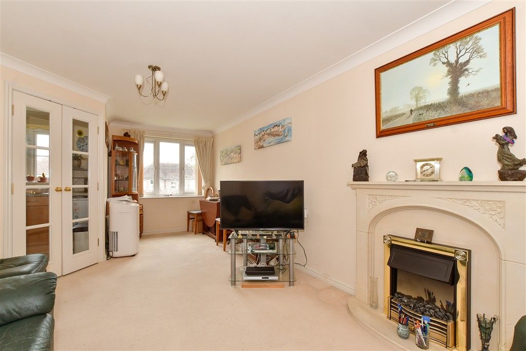 Property photo 2 of 8 Lounge