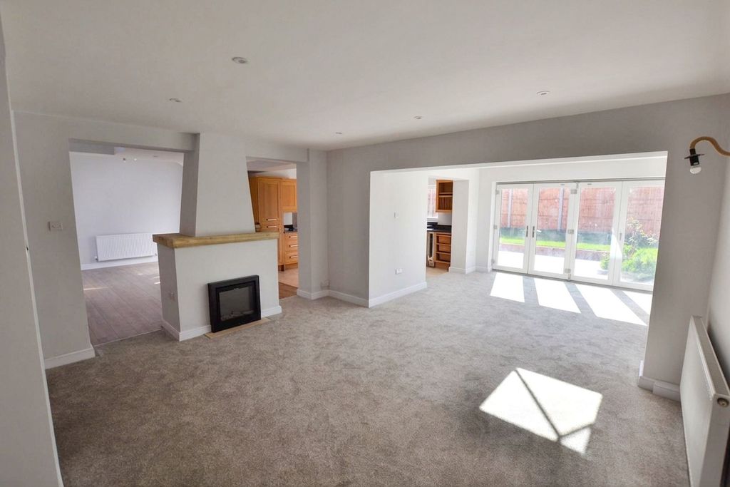 Property photo 2 of 33