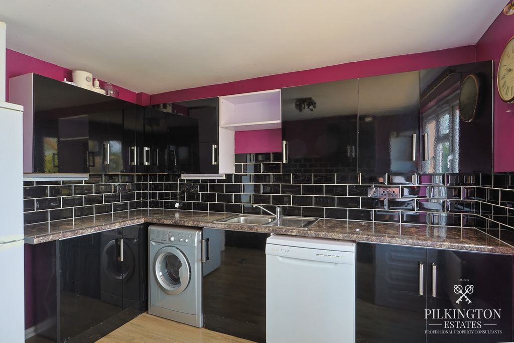 Property photo 2 of 12 5216244