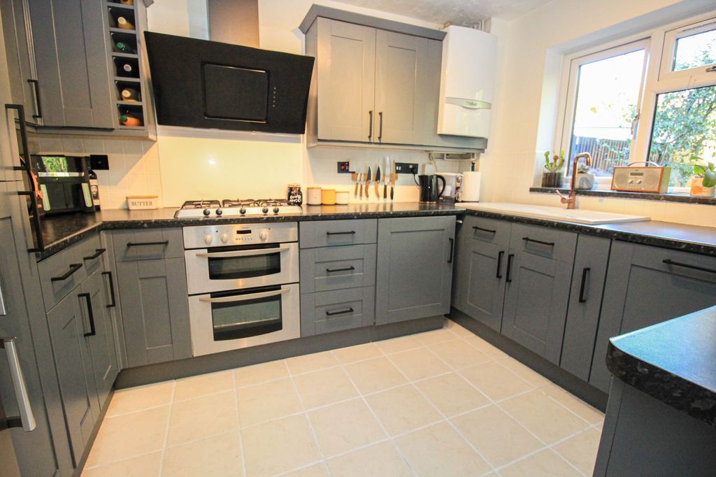 Property photo 2 of 25