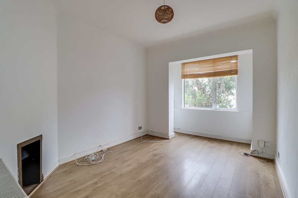 Property photo 2 of 13 Lounge