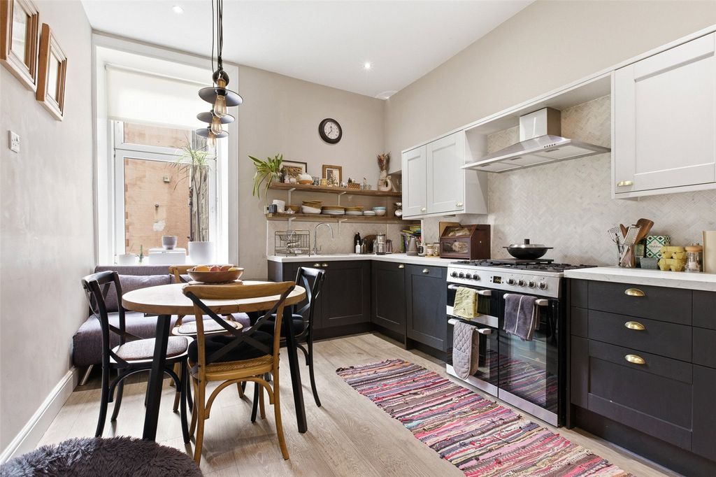 Property photo 2 of 17 Kitchen / Diner