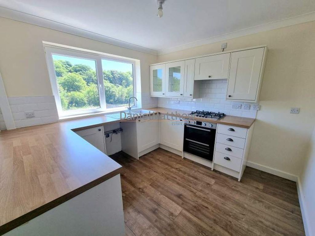 Property photo 2 of 19 Kitchen