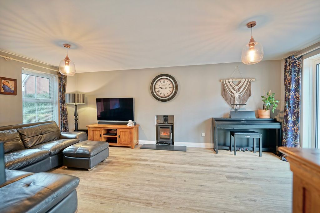 Property photo 2 of 23