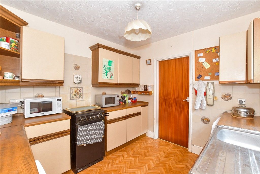 Property photo 3 of 14 Kitchen