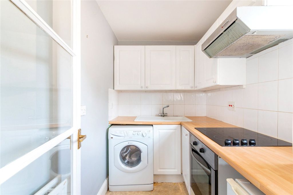 Property photo 3 of 7 Kitchen