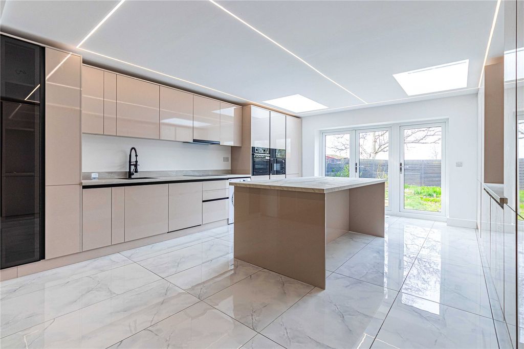 Property photo 2 of 27 Picture No. 09