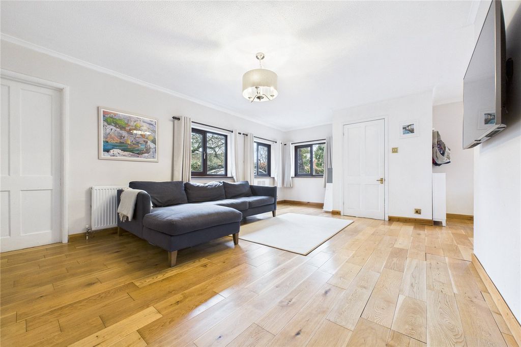 Property photo 3 of 18 Living Room