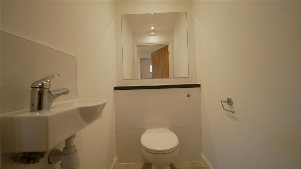 Property photo 2 of 8 Small Lobby With Cloakroom