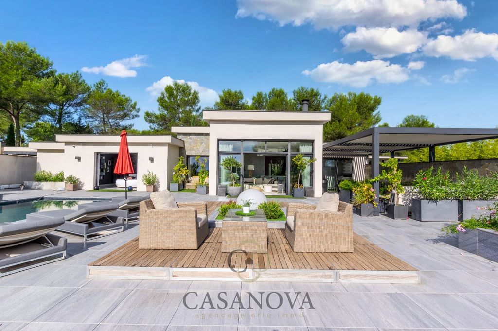 Property photo 1 of 32