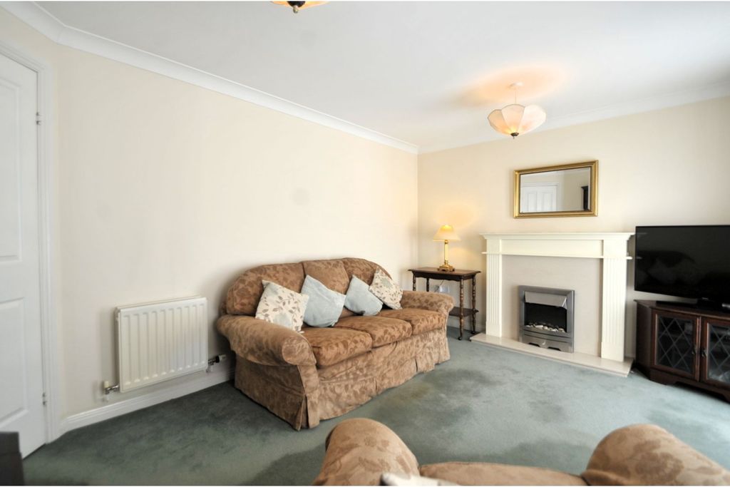 Property photo 3 of 22 Lounge