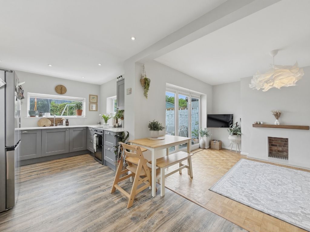 Property photo 3 of 25 4915456