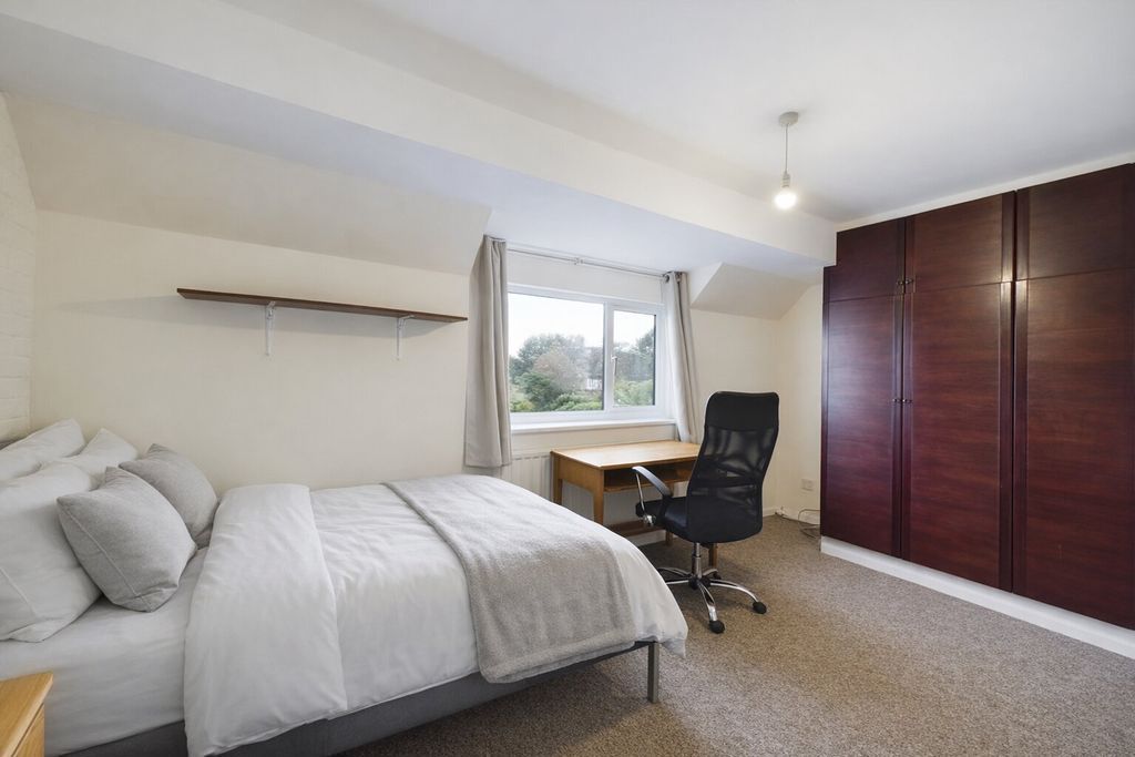 Property photo 1 of 11 Photo 11