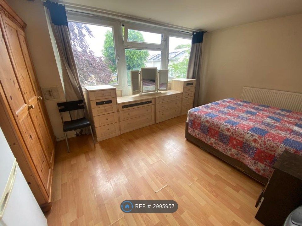 Property photo 3 of 8 Large Double Room £900