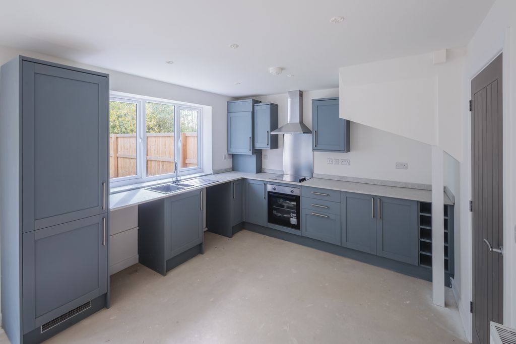 Property photo 3 of 11 251001W023